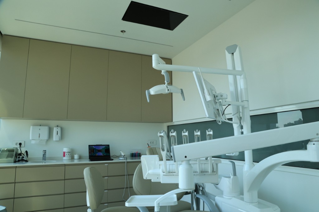 Equipment in an Experteeth treatment room